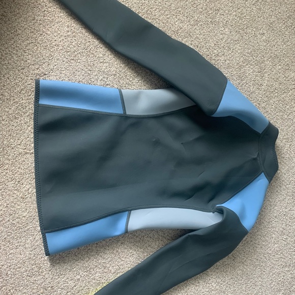 Lemorecn 2mm wetsuit jacket - size small, used once! Perfect condition! - Picture 2 of 5